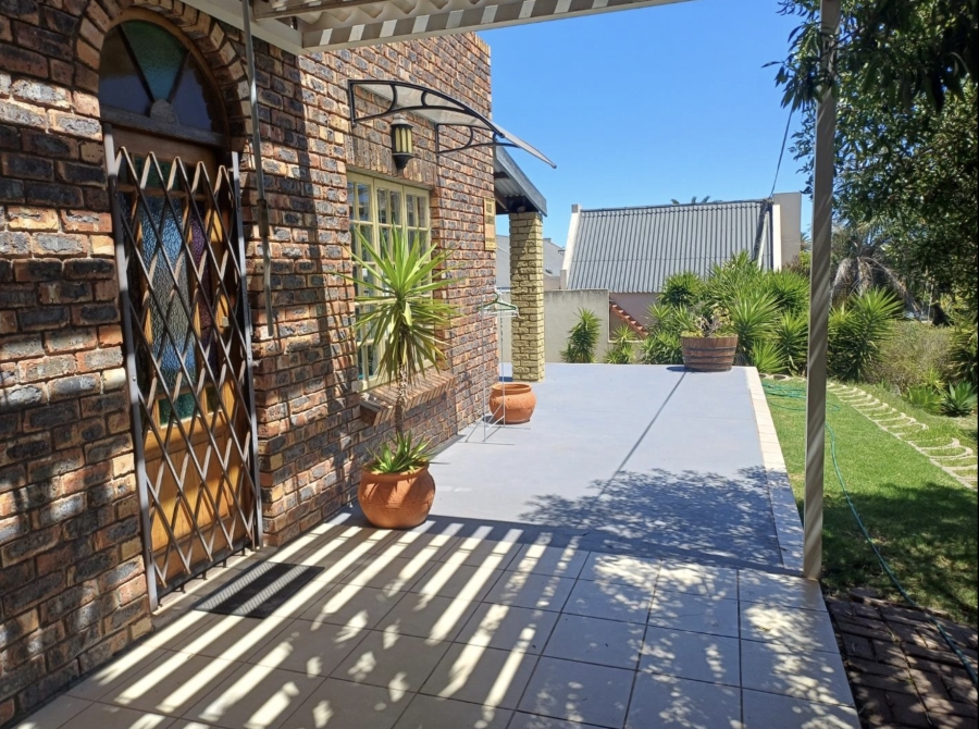 3 Bedroom Property for Sale in Middedorp Western Cape
